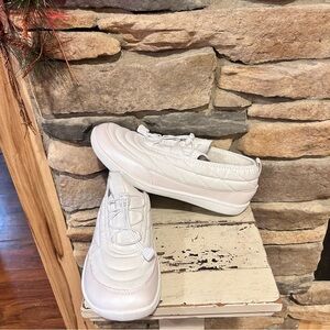 White Quilted Sneakers men’s size 11/42‎